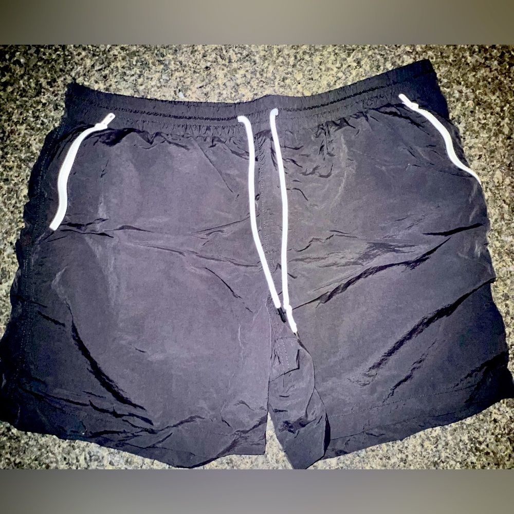 Men’s No Boundaries Active shorts with zipper pockets. Black. Size XL.